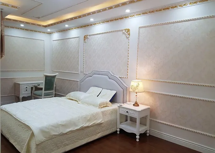 Căn hộ dịch vụ Cohost Club Hồ Tây ở D\' Le Roi Soleil