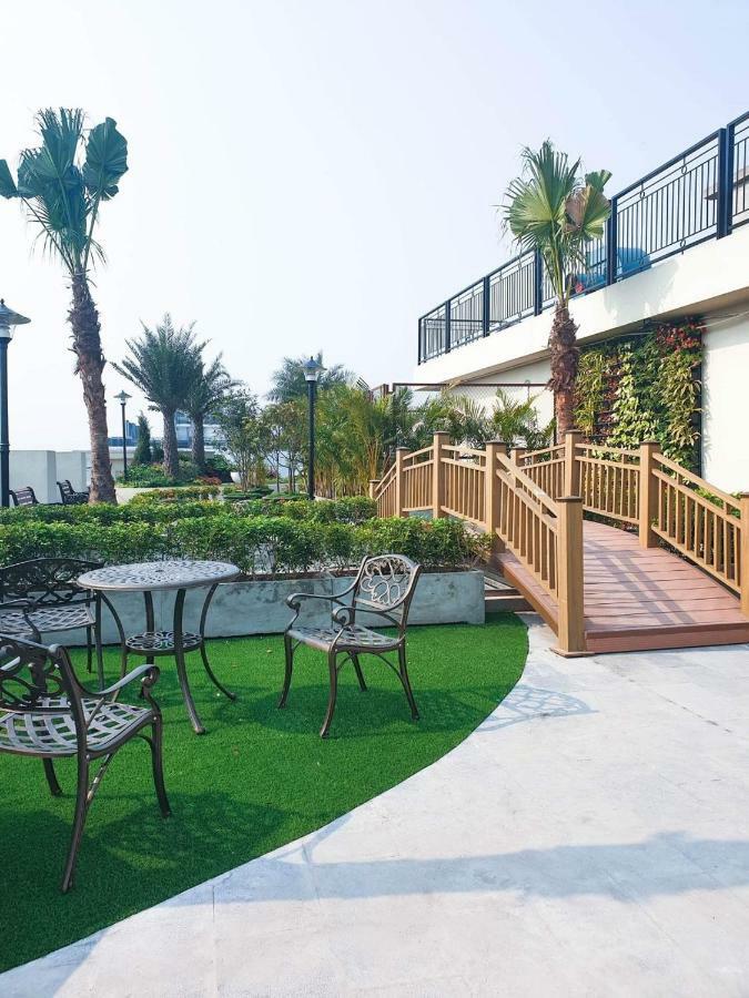 Cohost Club Hồ Tây ở D' Le Roi Soleil